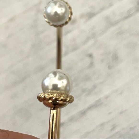 Gold tone faux Pearl bangle bracelet - Picture 2 of 8